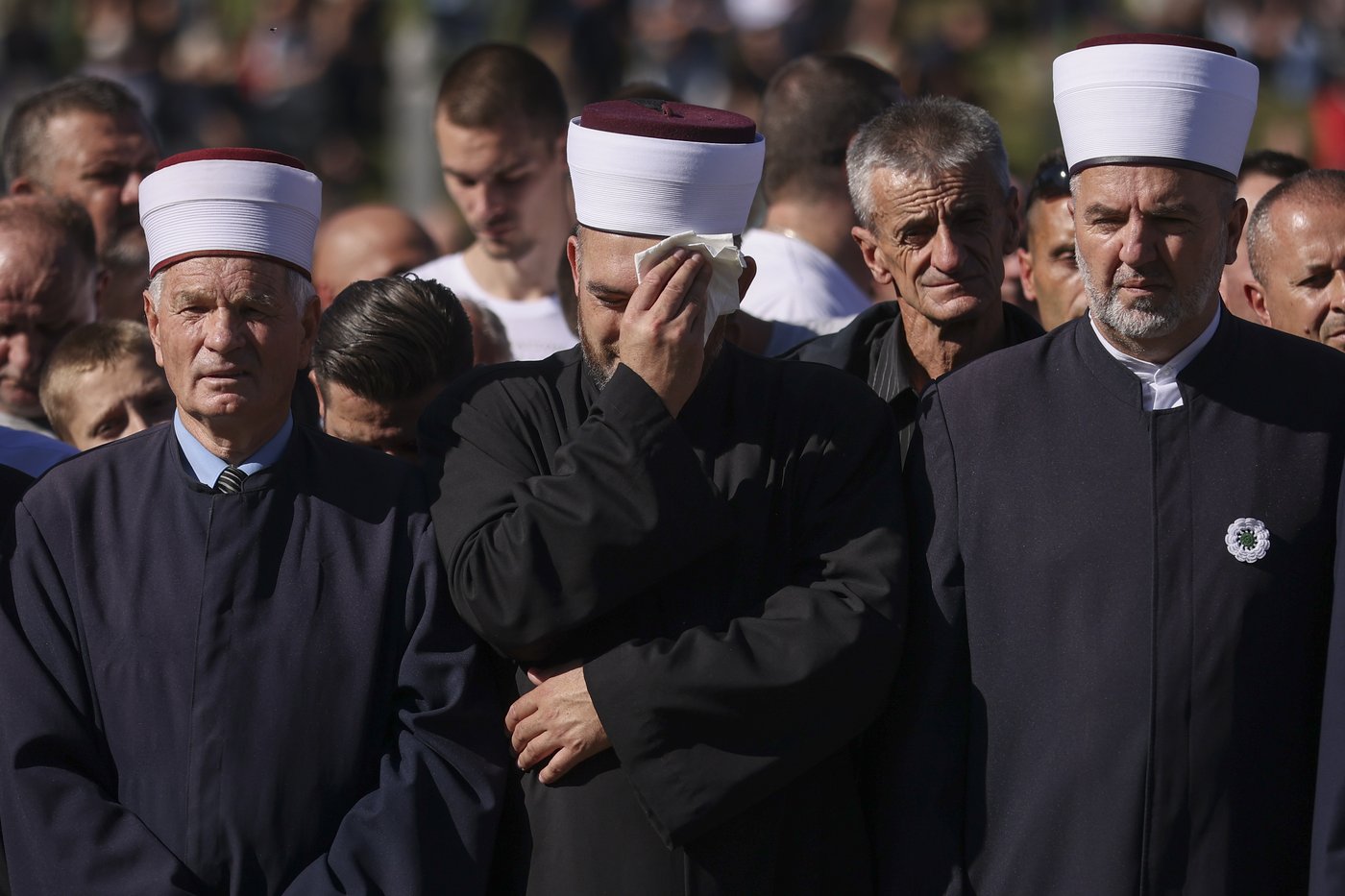 Several thousand attend a funeral service in southern Bosnia for 19 killed in devastating floods | iNFOnews.ca Several thousand attend a funeral service in southern Bosnia for 19 killed in devastating floods | iNFOnews.ca