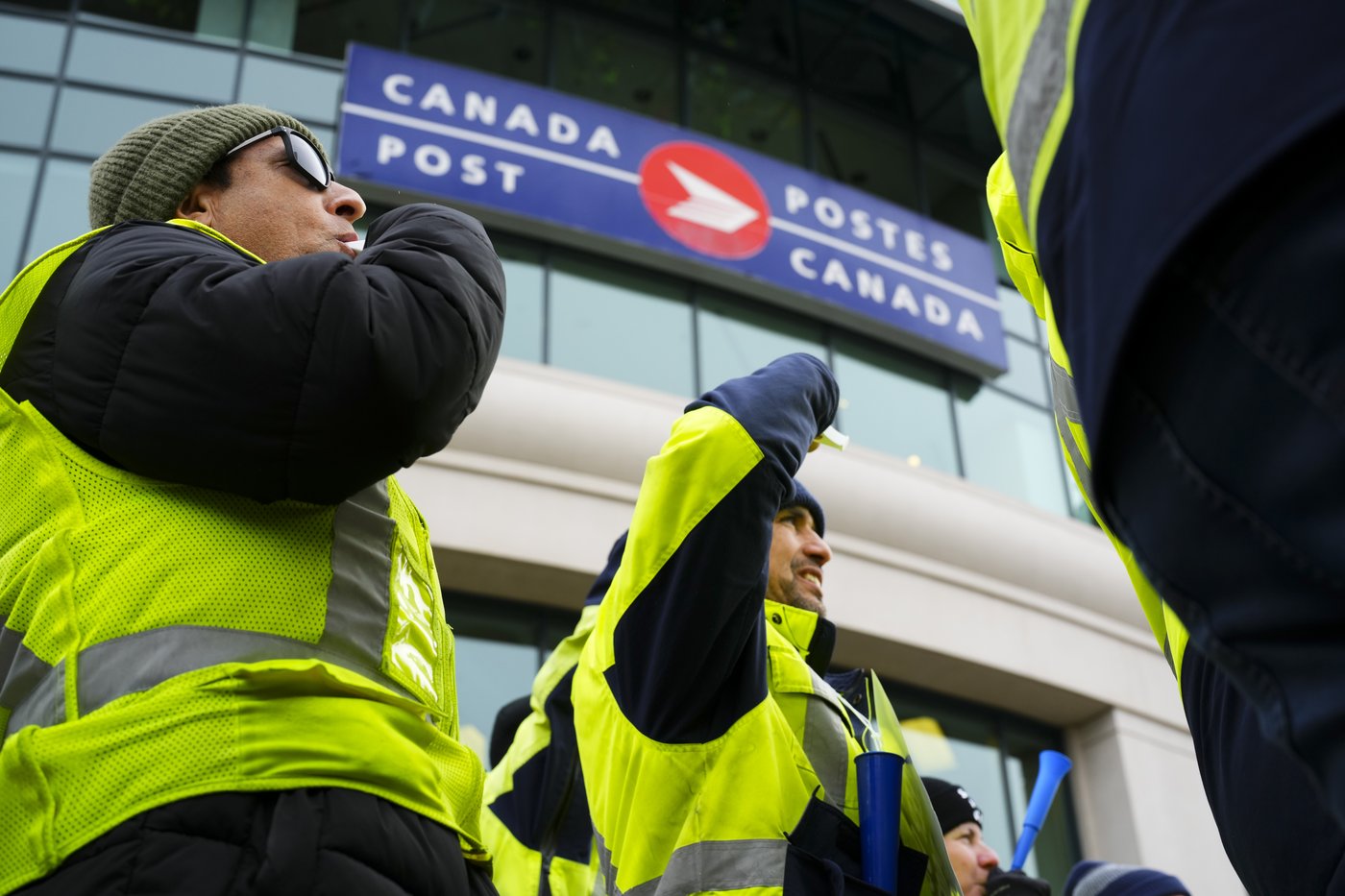 As postal strike enters fourth week, pressure mounts for Ottawa to step in: experts | iNFOnews.ca As postal strike enters fourth week, pressure mounts for Ottawa to step in: experts | iNFOnews.ca