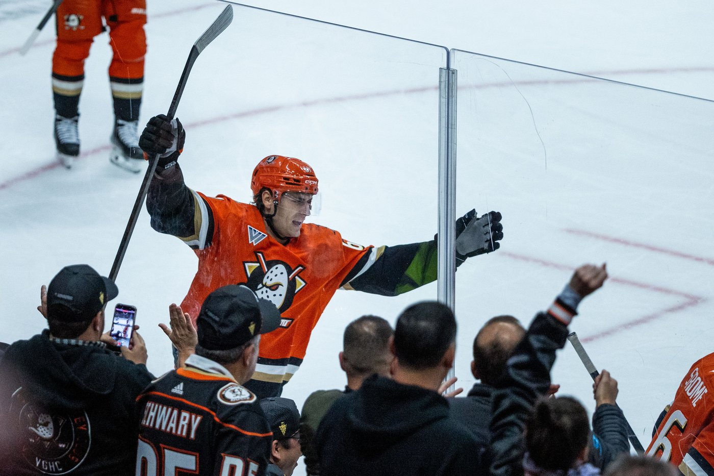 Ian Moore scores late tiebreaking goal, Lukas Dostal shines in Ducks' 4-3 victory over the Bruins | iNFOnews.ca Ian Moore scores late tiebreaking goal, Lukas Dostal shines in Ducks' 4-3 victory over the Bruins | iNFOnews.ca