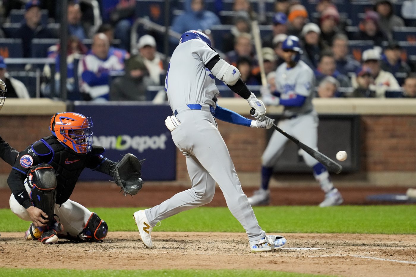 Shohei Ohtani homers as the Dodgers rout the Mets 8-0 for a 2-1 lead in the NLCS | iNFOnews.ca
