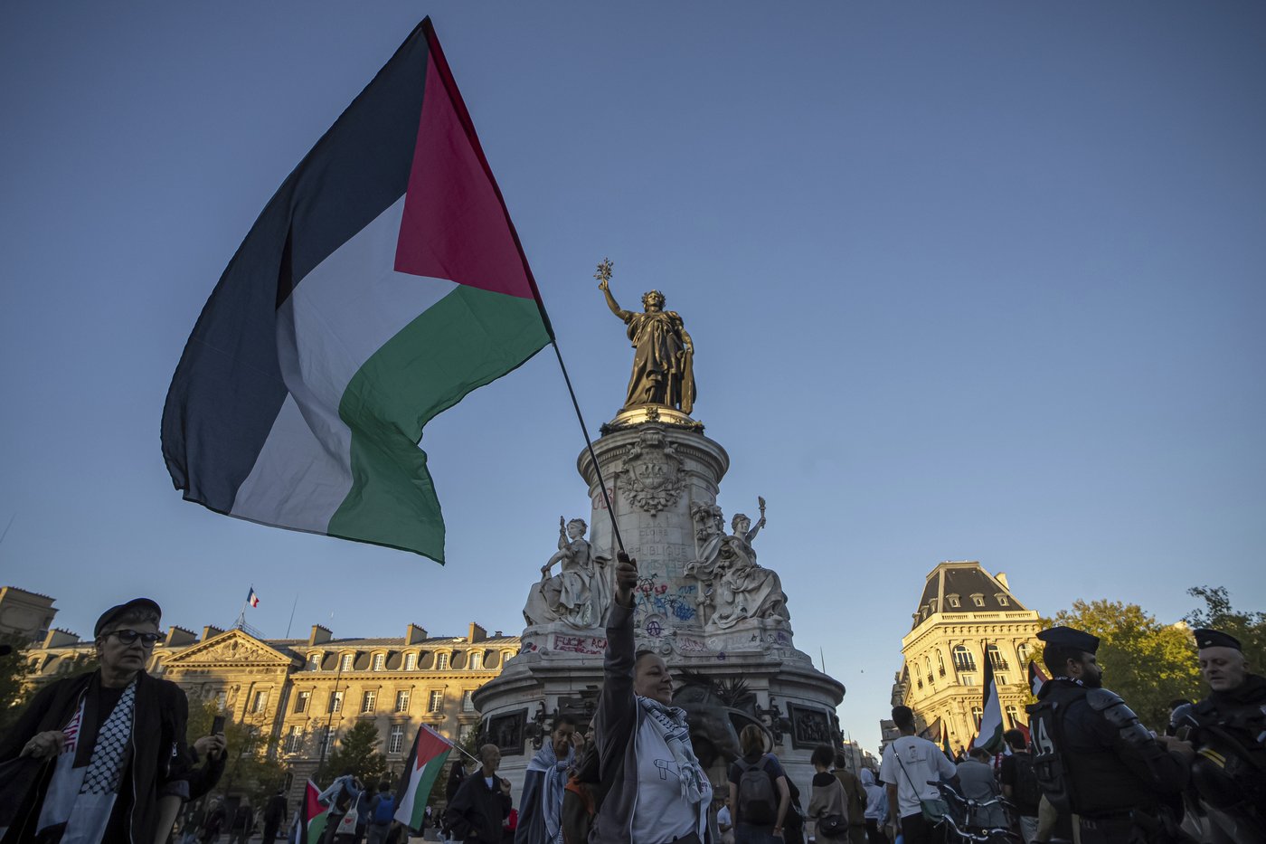 French towns fly Palestinian flag despite government orders ahead of state recognition | iNFOnews.ca French towns fly Palestinian flag despite government orders ahead of state recognition | iNFOnews.ca