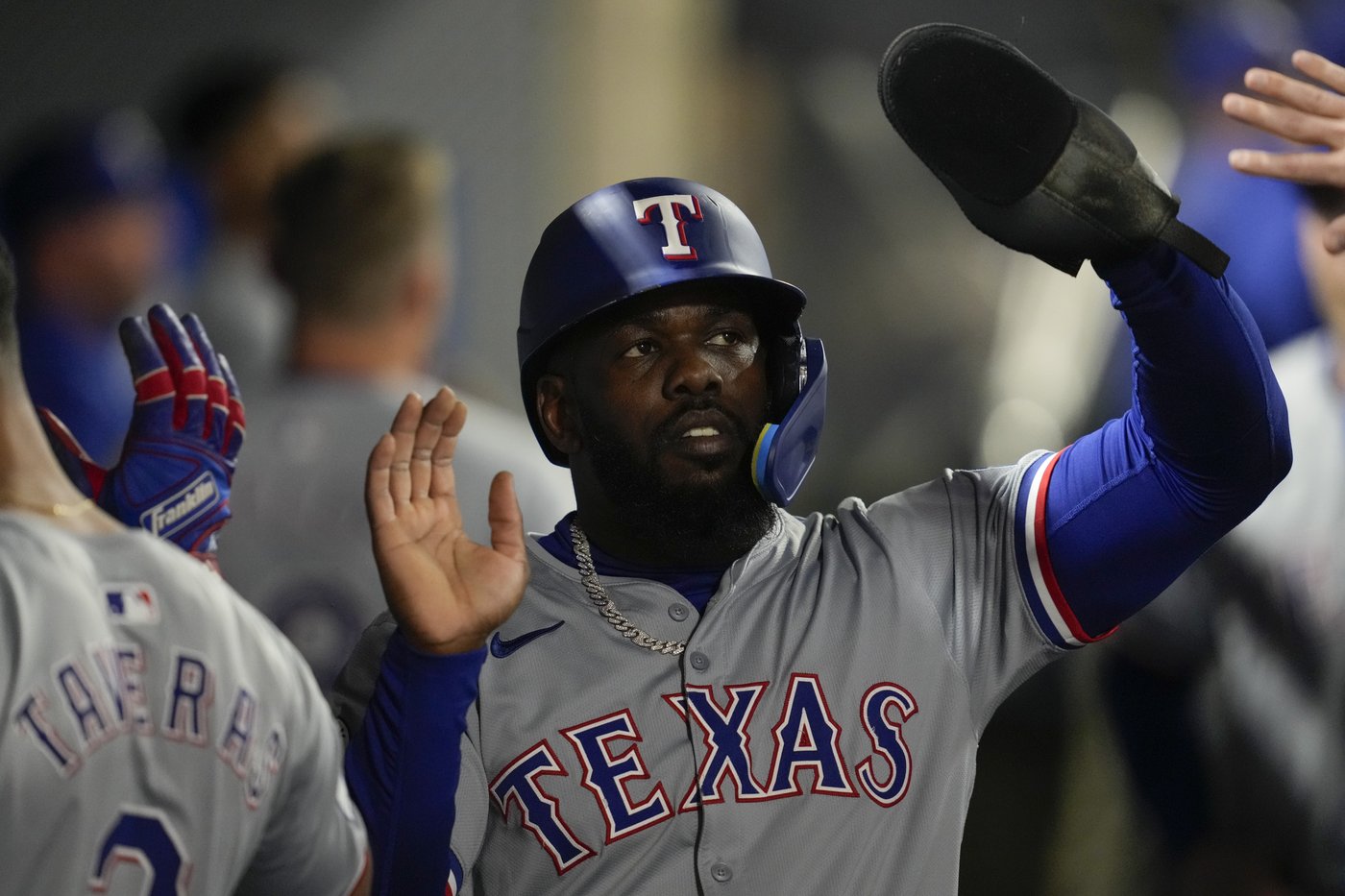 Rangers score four runs in ninth to beat Angels 9-8 | iNFOnews.ca Rangers score four runs in ninth to beat Angels 9-8 | iNFOnews.ca