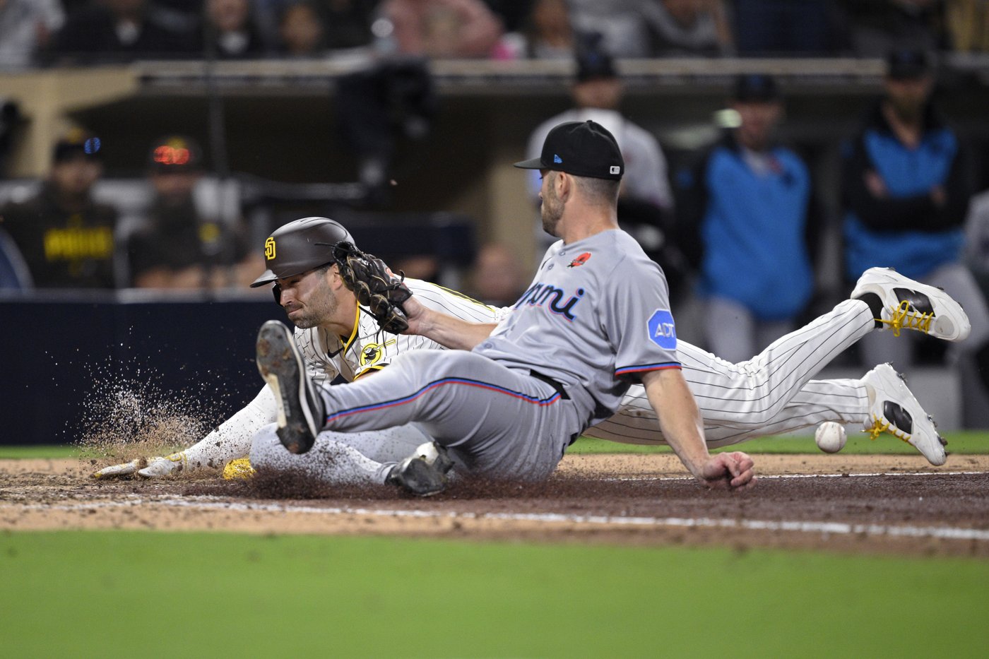 Machado hits tying homer in 8th inning and Padres come back to beat Marlins 4-3 in 11 | iNFOnews.ca Machado hits tying homer in 8th inning and Padres come back to beat Marlins 4-3 in 11 | iNFOnews.ca