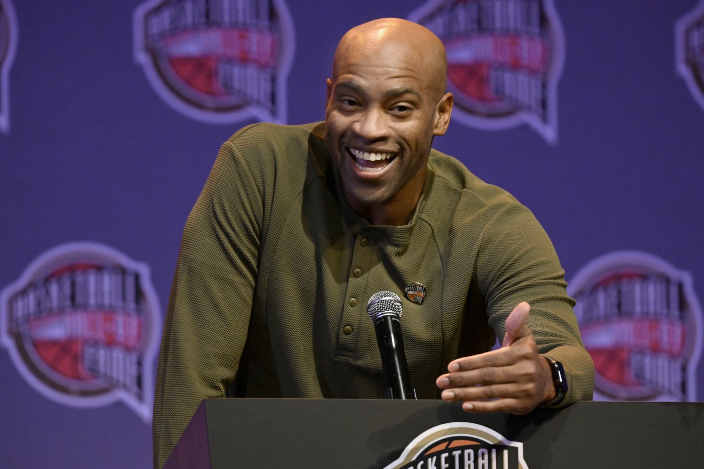 Ex-Raptors star Carter part of group seeking to buy stake in Buffalo Bills, AP source says | iNFOnews.ca Ex-Raptors star Carter part of group seeking to buy stake in Buffalo Bills, AP source says | iNFOnews.ca