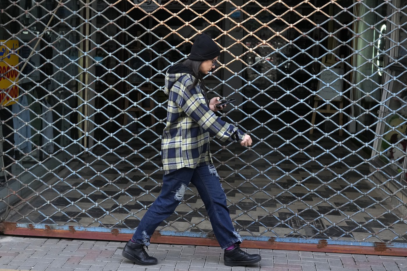 Iran pauses the process to implement a new, stricter headscarf law for women, official says | iNFOnews.ca Iran pauses the process to implement a new, stricter headscarf law for women, official says | iNFOnews.ca