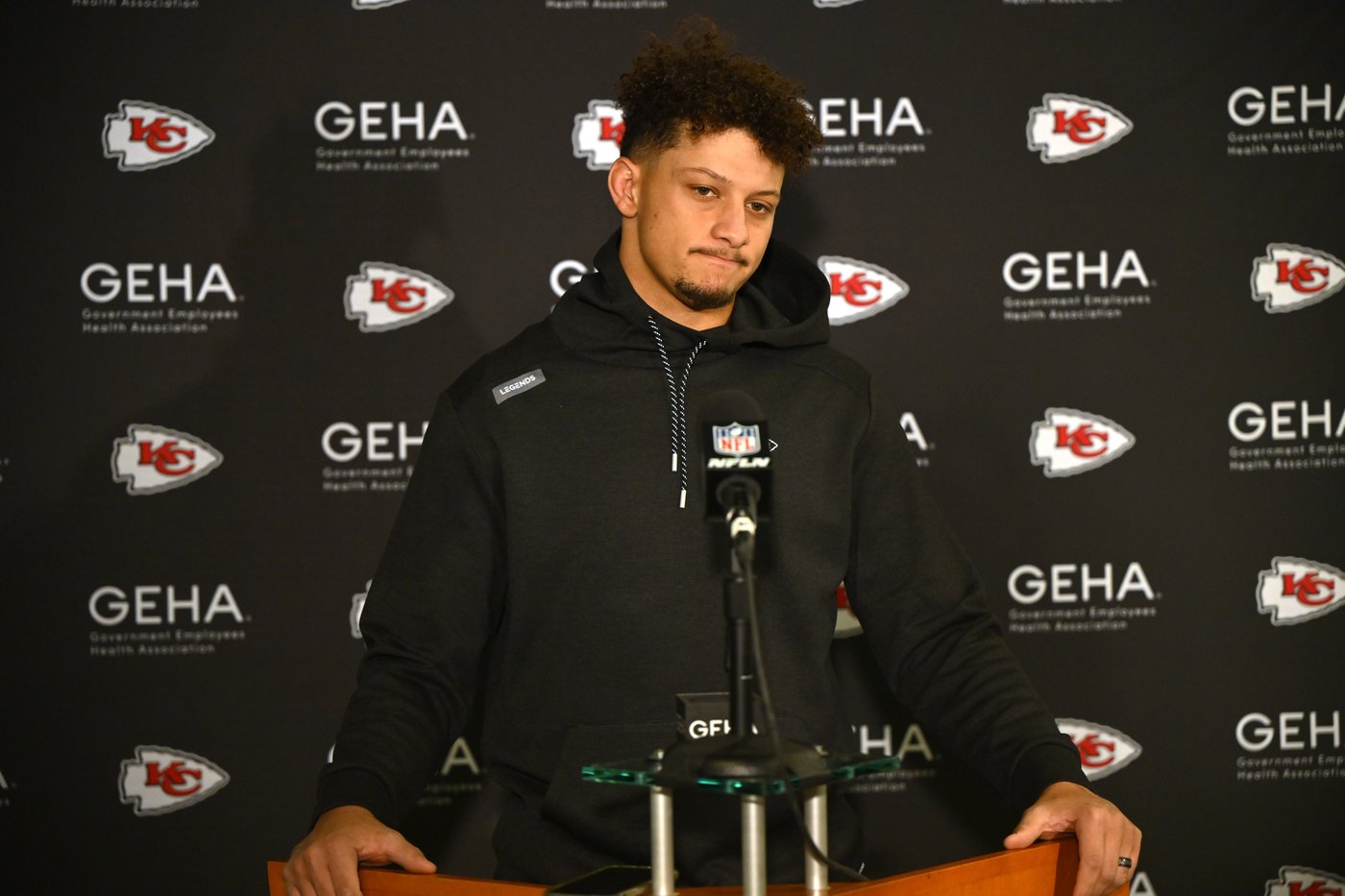 Chiefs QB Patrick Mahomes has high-ankle sprain, status for Houston remains unclear, AP source says | iNFOnews.ca Chiefs QB Patrick Mahomes has high-ankle sprain, status for Houston remains unclear, AP source says | iNFOnews.ca