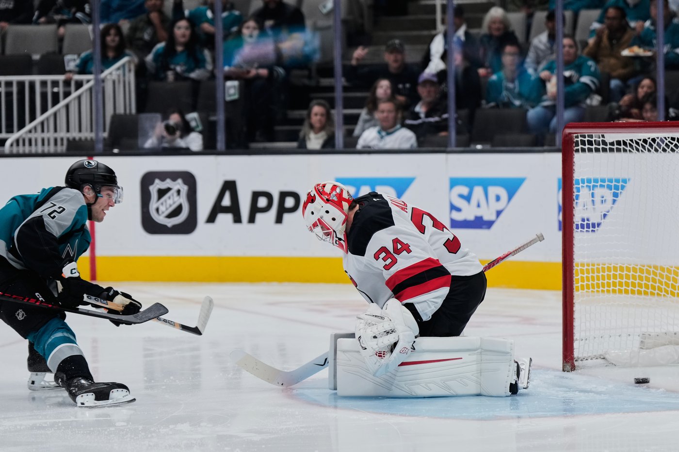 San Jose Sharks earn first home win of the season with 5-2 victory over New Jersey Devils | iNFOnews.ca San Jose Sharks earn first home win of the season with 5-2 victory over New Jersey Devils | iNFOnews.ca