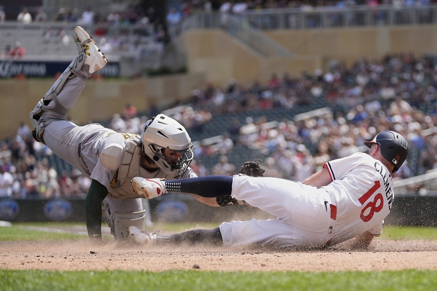 Tyler Soderstrom goes 4 for 4 to stretch hitting streak to 19 games as A's sweep Twins with 8-3 win | iNFOnews.ca Tyler Soderstrom goes 4 for 4 to stretch hitting streak to 19 games as A's sweep Twins with 8-3 win | iNFOnews.ca