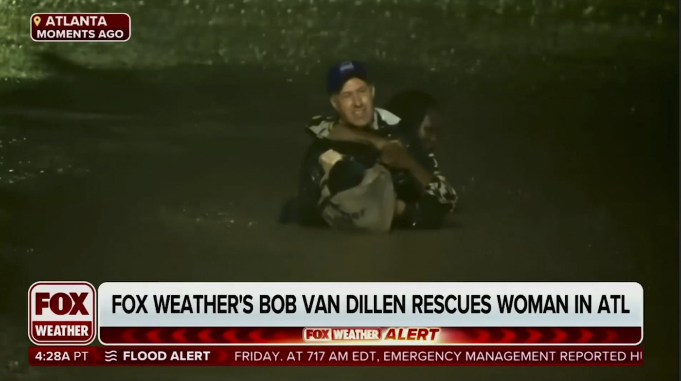 A TV reporter was doing a live hurricane report when he rescued a woman from a submerged car | iNFOnews.ca A TV reporter was doing a live hurricane report when he rescued a woman from a submerged car | iNFOnews.ca