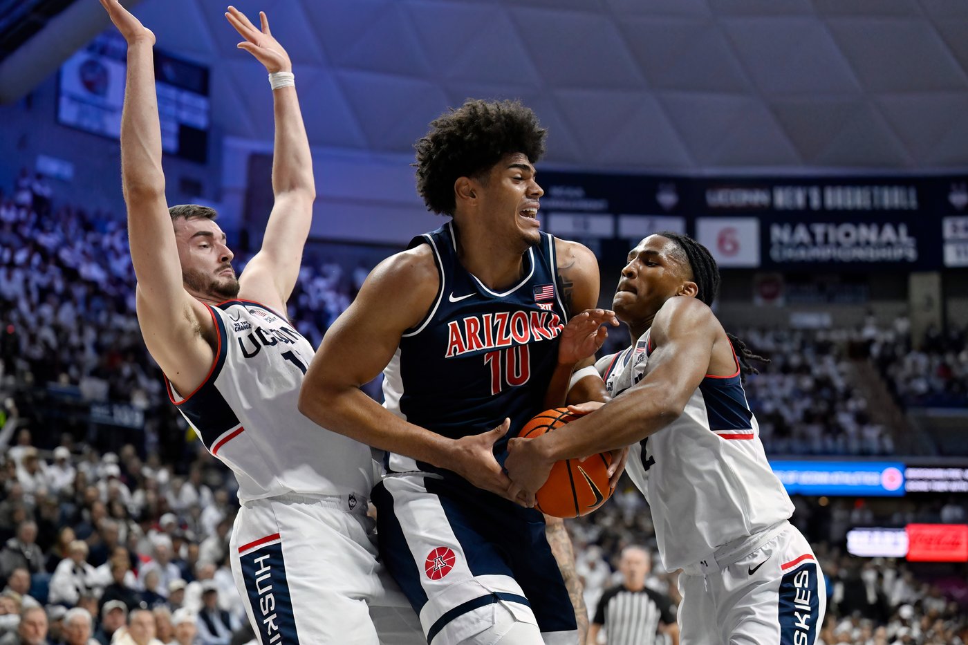 Jaden Bradley scores 21 points to lead No. 4 Arizona past No. 3 UConn 71-67 | iNFOnews.ca Jaden Bradley scores 21 points to lead No. 4 Arizona past No. 3 UConn 71-67 | iNFOnews.ca