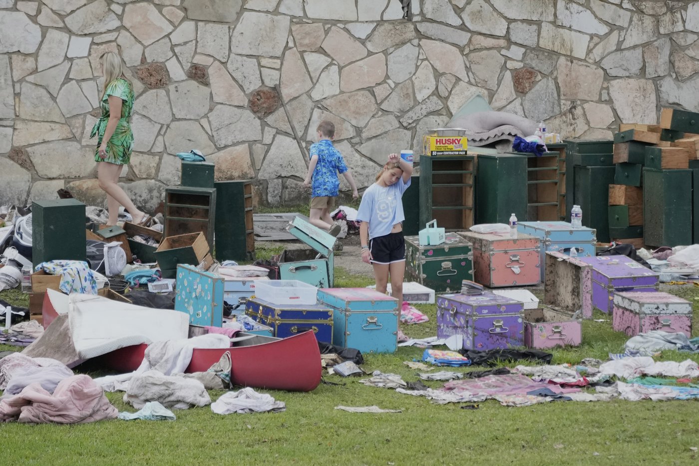 PHOTO COLLECTION: Texas floods leave dozens dead and missing as rescuers search devastated landscape | iNFOnews.ca PHOTO COLLECTION: Texas floods leave dozens dead and missing as rescuers search devastated landscape | iNFOnews.ca