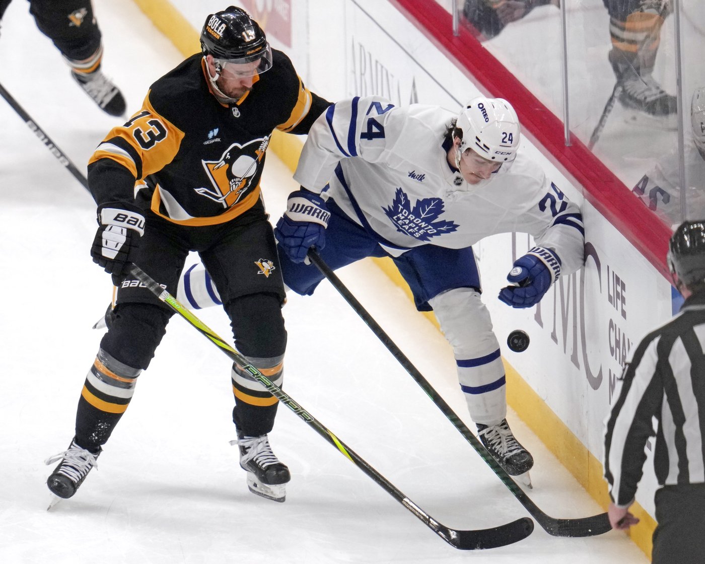 Bunting scores decisive power-play goal to power Penguins past Maple Leafs 5-2 | iNFOnews.ca Bunting scores decisive power-play goal to power Penguins past Maple Leafs 5-2 | iNFOnews.ca