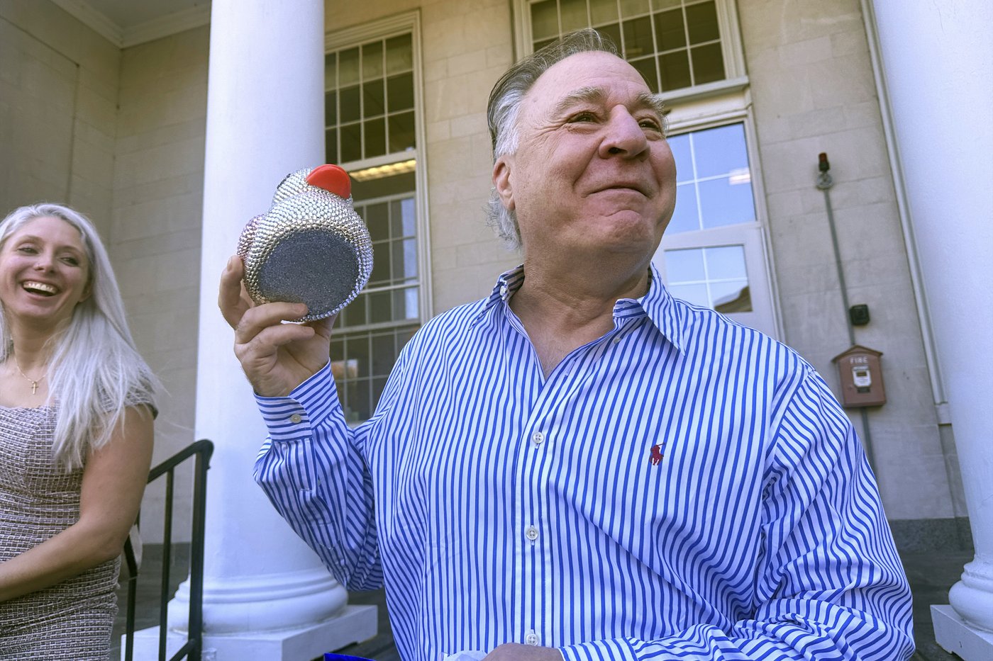 Karen Read supporter denies intimidating witnesses with rubber ducks and fake $100 bills | iNFOnews.ca Karen Read supporter denies intimidating witnesses with rubber ducks and fake $100 bills | iNFOnews.ca