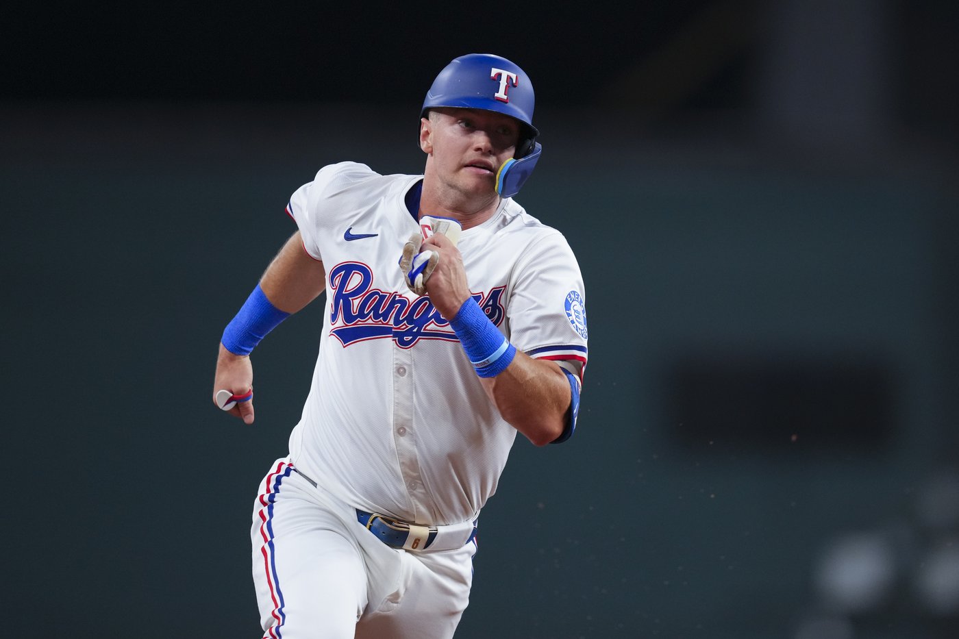 Michael Helman hits 2-run HR, make catch to prevent 2-run HR, as Rangers beat Brewers 5-4 | iNFOnews.ca