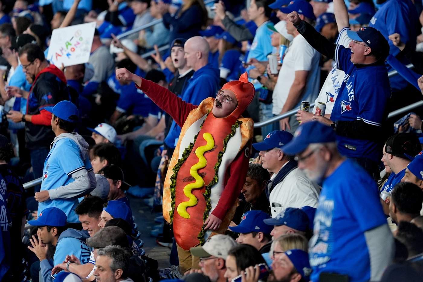 Photo Gallery: Dodgers beat Jays 3-1 to force Game 7 | iNFOnews.ca