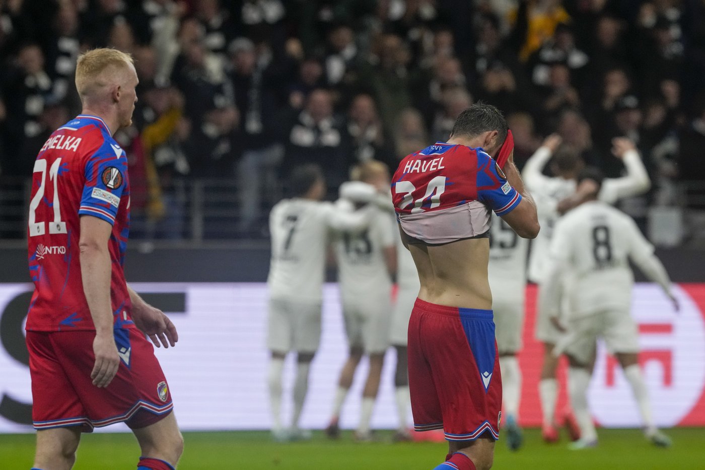 Tottenham overcomes early red card to post 3-0 win in revamped Europa League | iNFOnews.ca Tottenham overcomes early red card to post 3-0 win in revamped Europa League | iNFOnews.ca