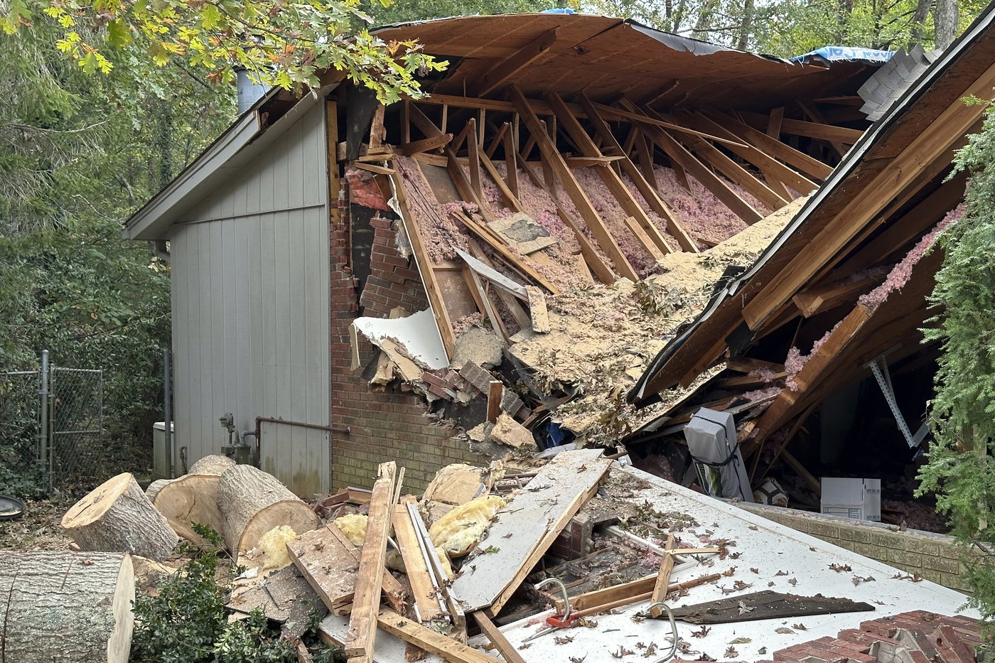 When will the power return? Weary Carolinas residents long for relief after Helene's fury | iNFOnews.ca