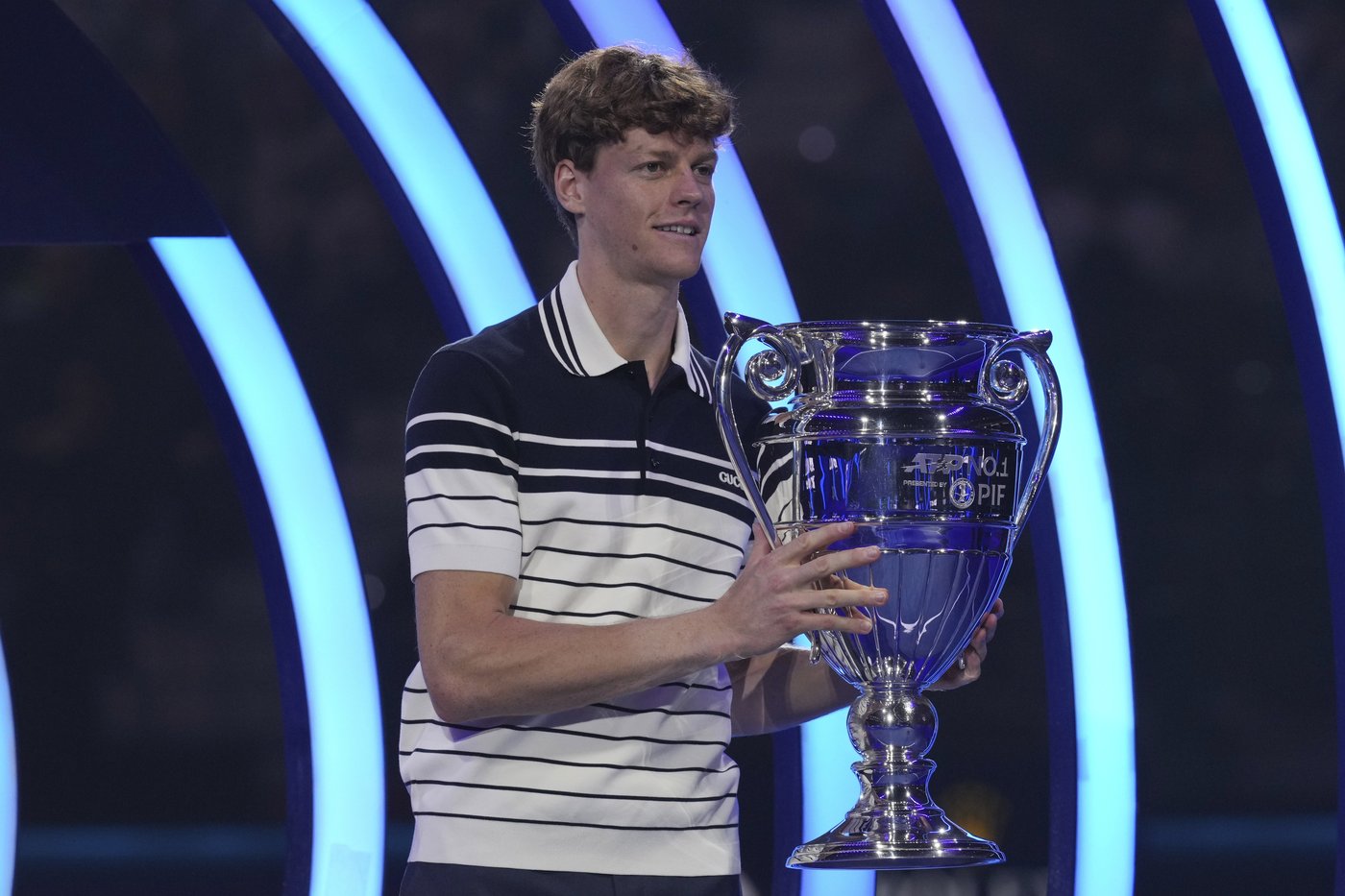 Sinner is awarded the trophy for finishing the year at No. 1 in the ATP rankings | iNFOnews.ca Sinner is awarded the trophy for finishing the year at No. 1 in the ATP rankings | iNFOnews.ca