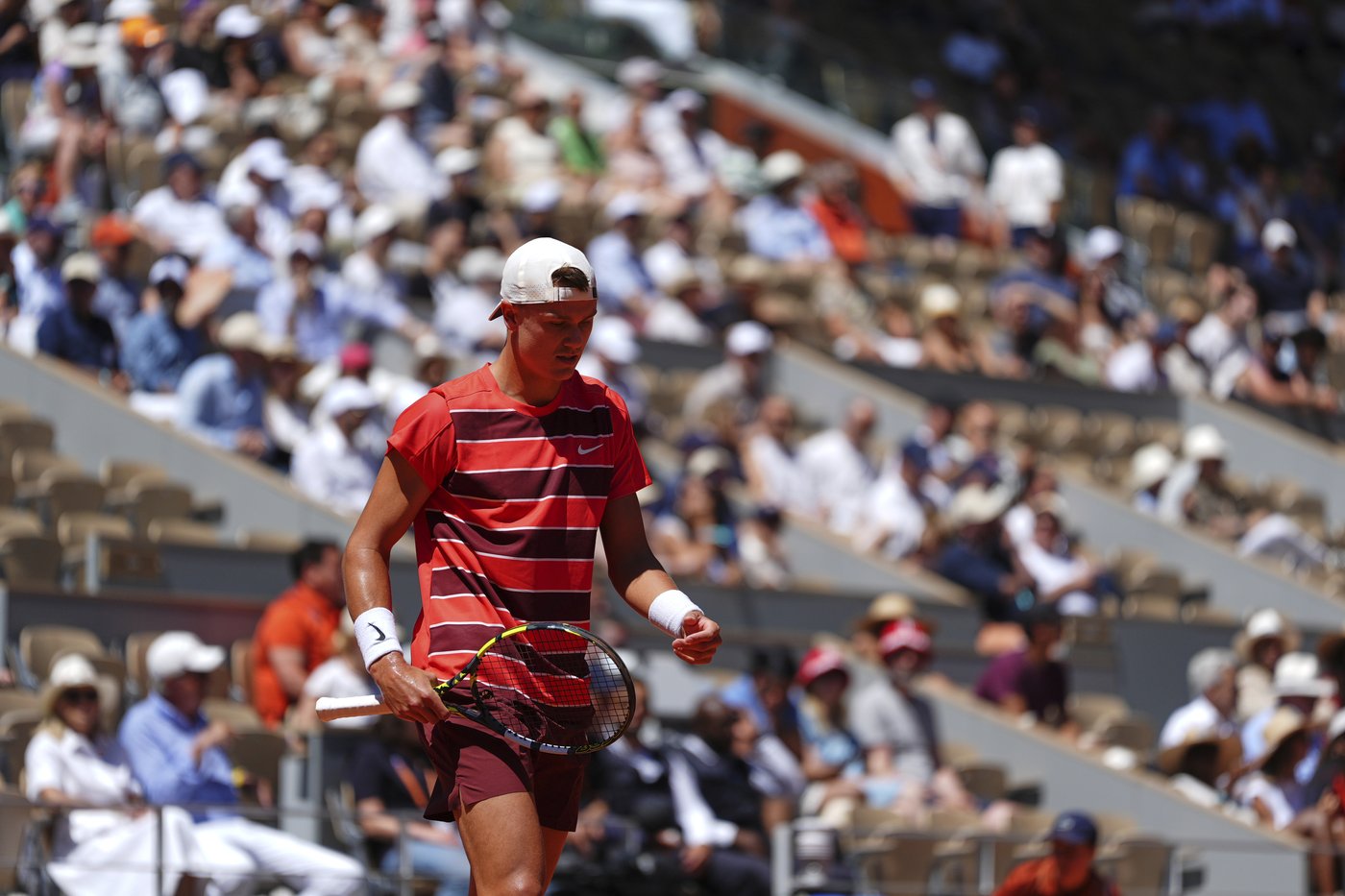 Rune deals with an angry fan at French Open by asking him to be removed | iNFOnews.ca Rune deals with an angry fan at French Open by asking him to be removed | iNFOnews.ca