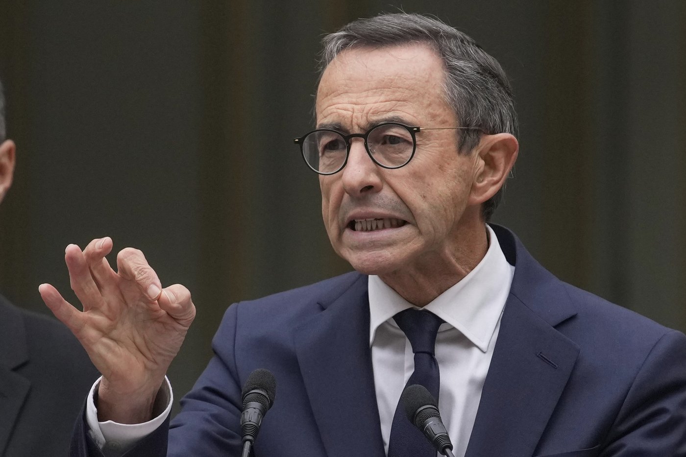 France's new government meets for the first time to discuss budget and migrant issues | iNFOnews.ca