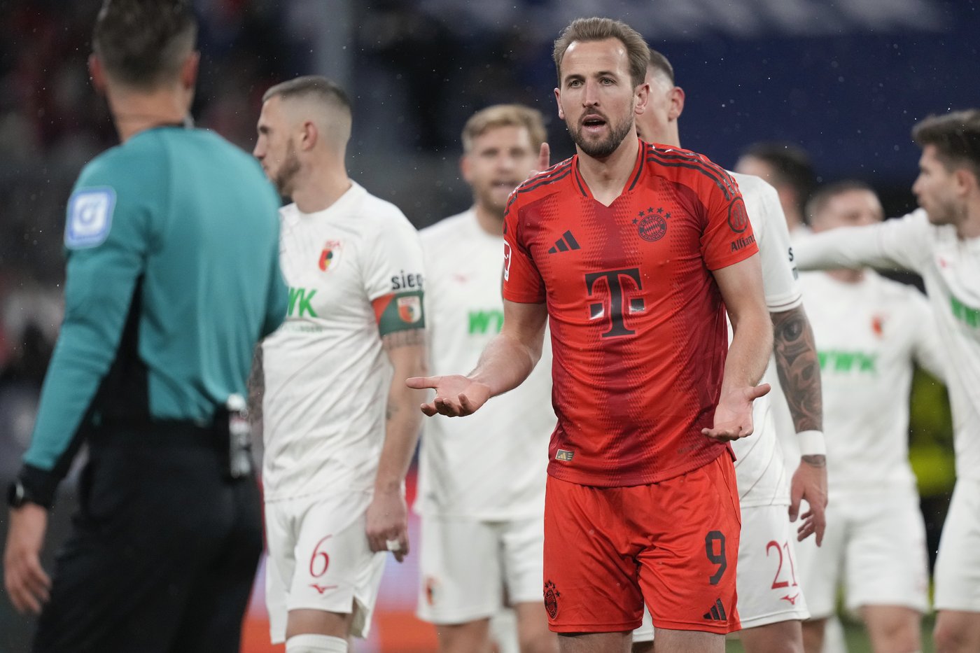 Kane hat trick against Augsburg hides Bayern's concerning lack of goals | iNFOnews.ca