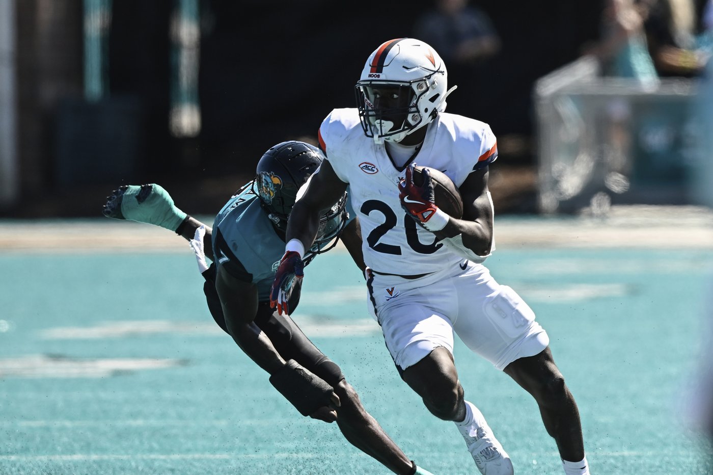 Xavier Brown leads way with 171 yards, Virginia runs over Coastal Carolina in 43-24 win | iNFOnews.ca