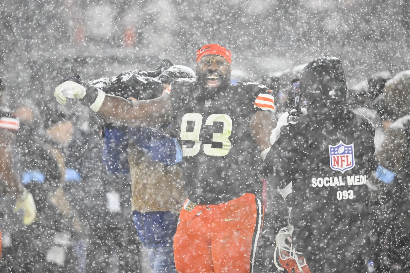 Winston's performance in snowy win over Steelers adds new layer to Browns' quarterback conundrum | iNFOnews.ca Winston's performance in snowy win over Steelers adds new layer to Browns' quarterback conundrum | iNFOnews.ca