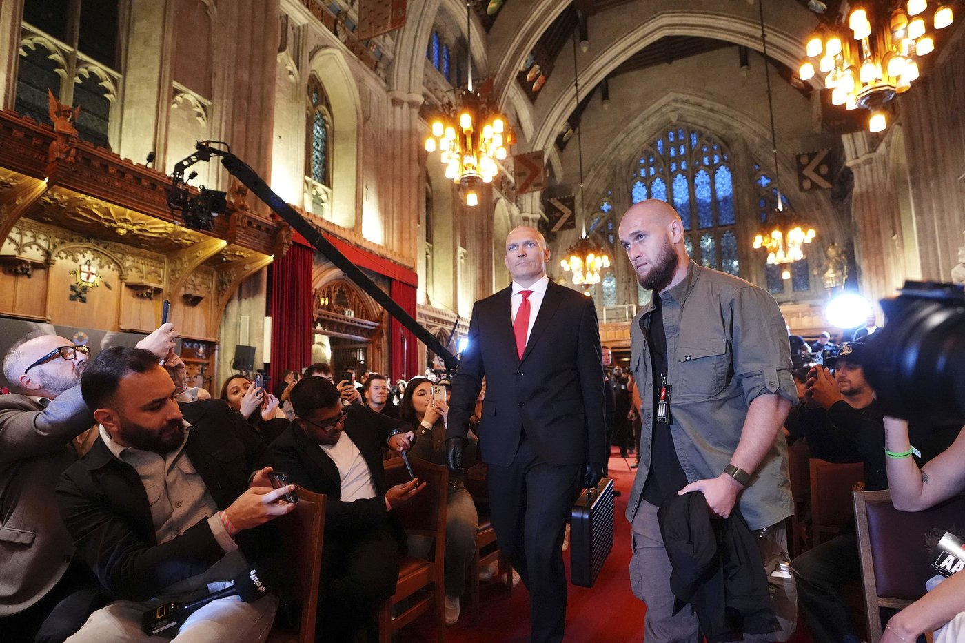 Usyk dresses as a hitman and gets Fury's signature in bizarre news conference | iNFOnews.ca