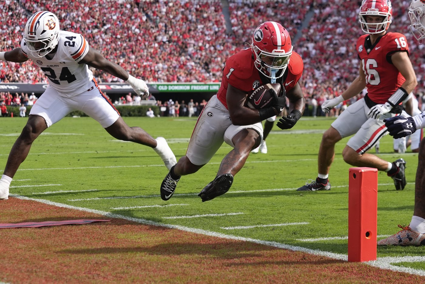 No. 1 Texas gets biggest SEC test yet vs. No. 5 Georgia, the team that started season on top | iNFOnews.ca No. 1 Texas gets biggest SEC test yet vs. No. 5 Georgia, the team that started season on top | iNFOnews.ca