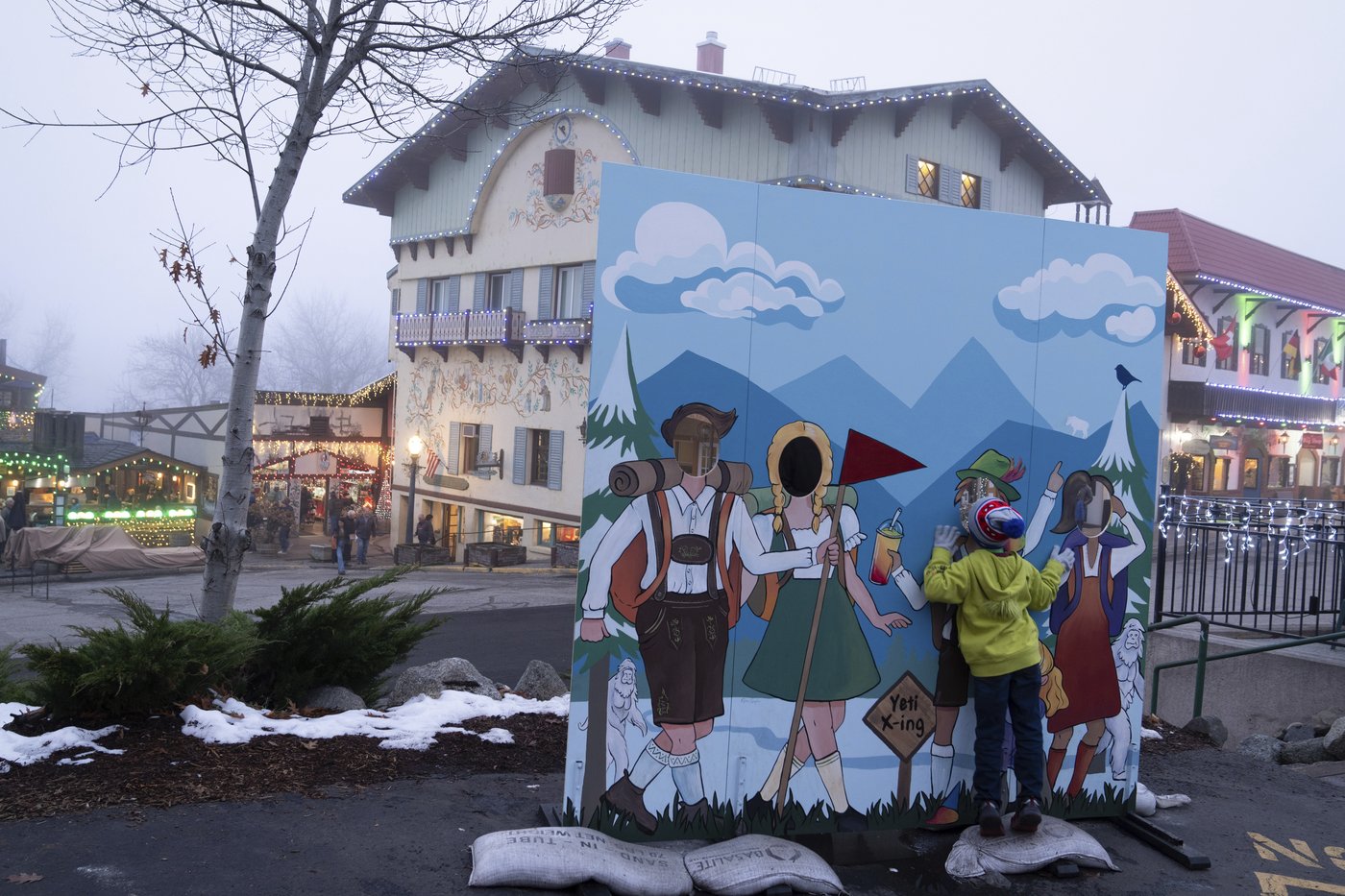 Magic and lights draw crowds to an alpine village in Washington state for Christmas | iNFOnews.ca