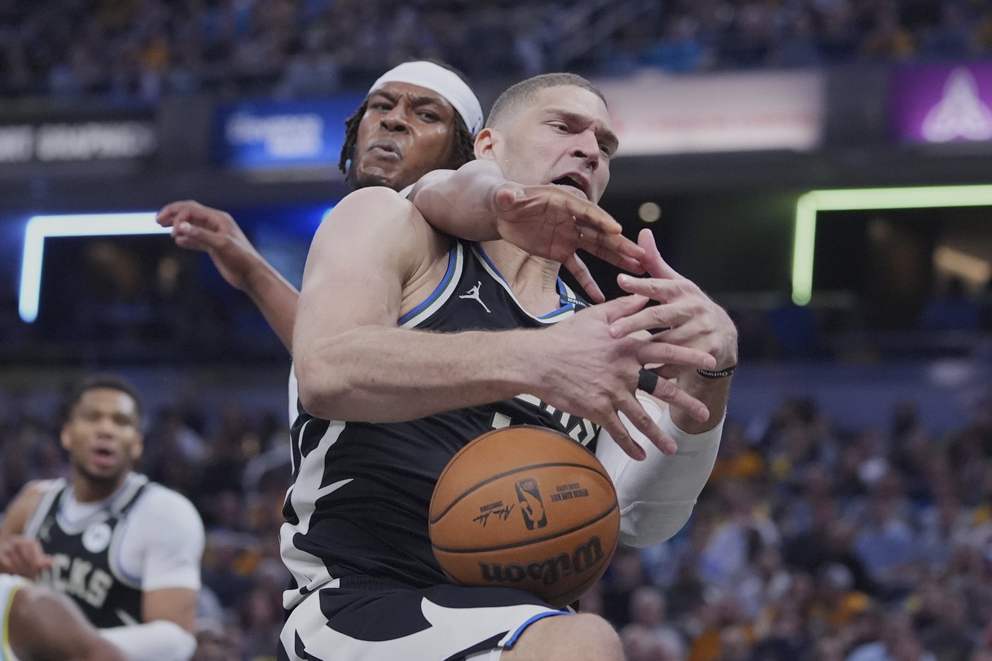 Chippiness heating up in the NBA playoffs. Familiarity breeds contempt in Bucks-Pacers series | iNFOnews.ca Chippiness heating up in the NBA playoffs. Familiarity breeds contempt in Bucks-Pacers series | iNFOnews.ca