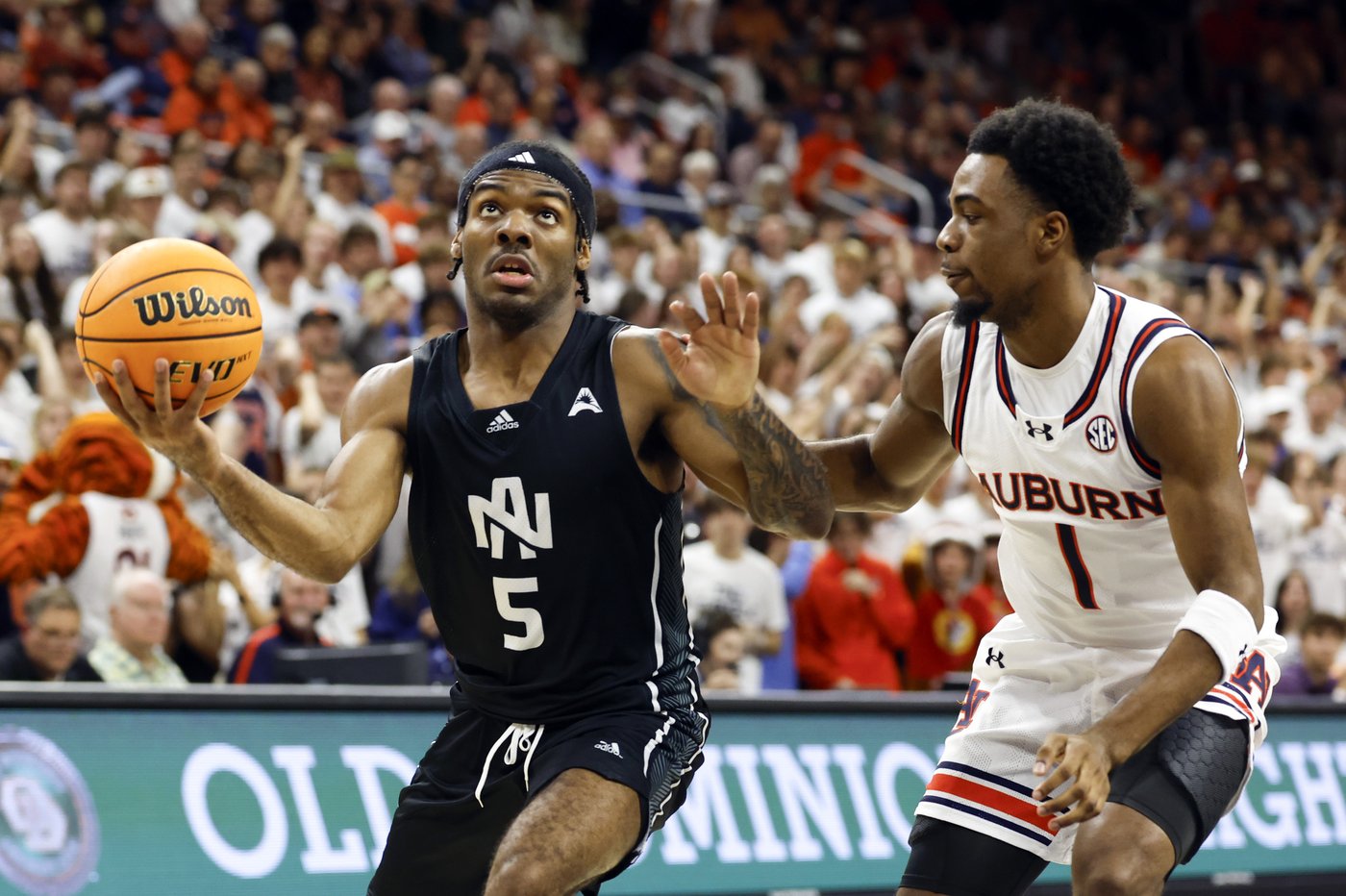 Broome has 30 points and 17 rebounds to lead No. 4 Auburn past North Alabama 102-69 | iNFOnews.ca Broome has 30 points and 17 rebounds to lead No. 4 Auburn past North Alabama 102-69 | iNFOnews.ca