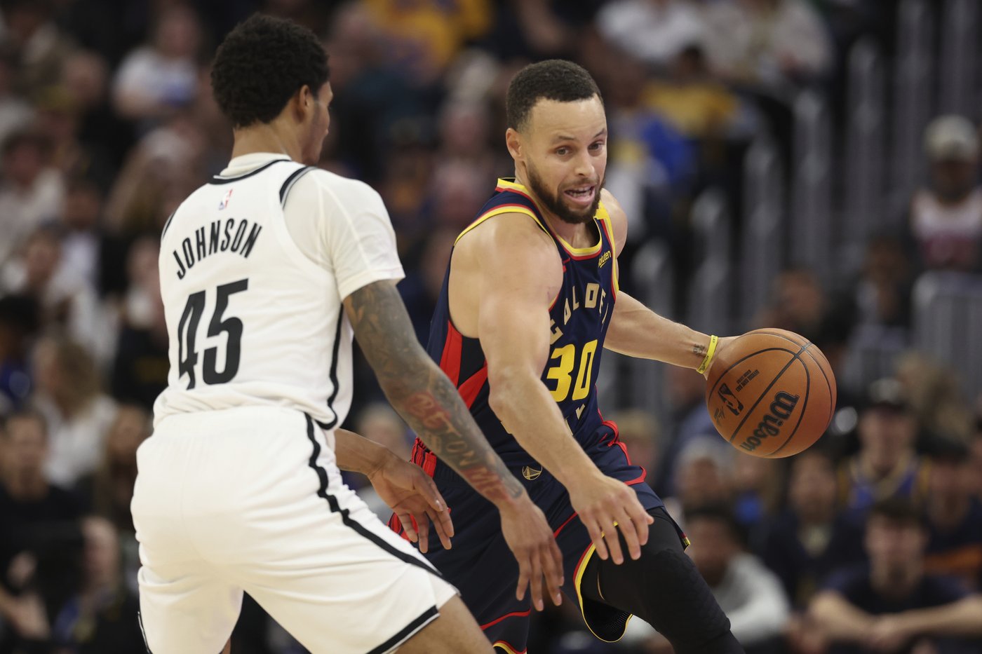 Stephen Curry to miss Warriors' showdown against Thunder with pain in both knees | iNFOnews.ca Stephen Curry to miss Warriors' showdown against Thunder with pain in both knees | iNFOnews.ca