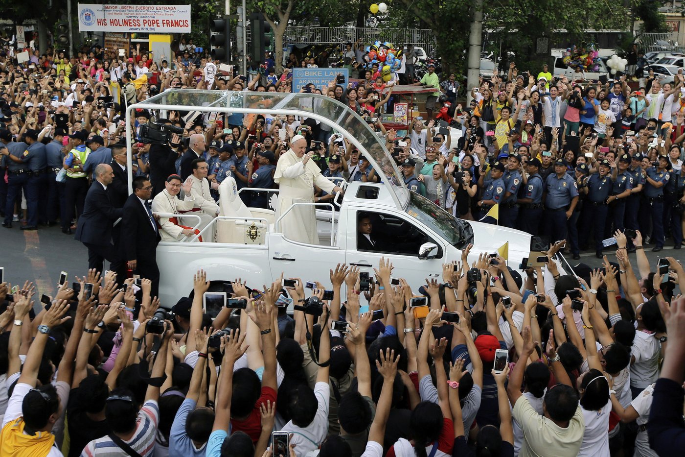 Pope Francis donated a popemobile to serve as a mobile health unit for Gaza children | iNFOnews.ca