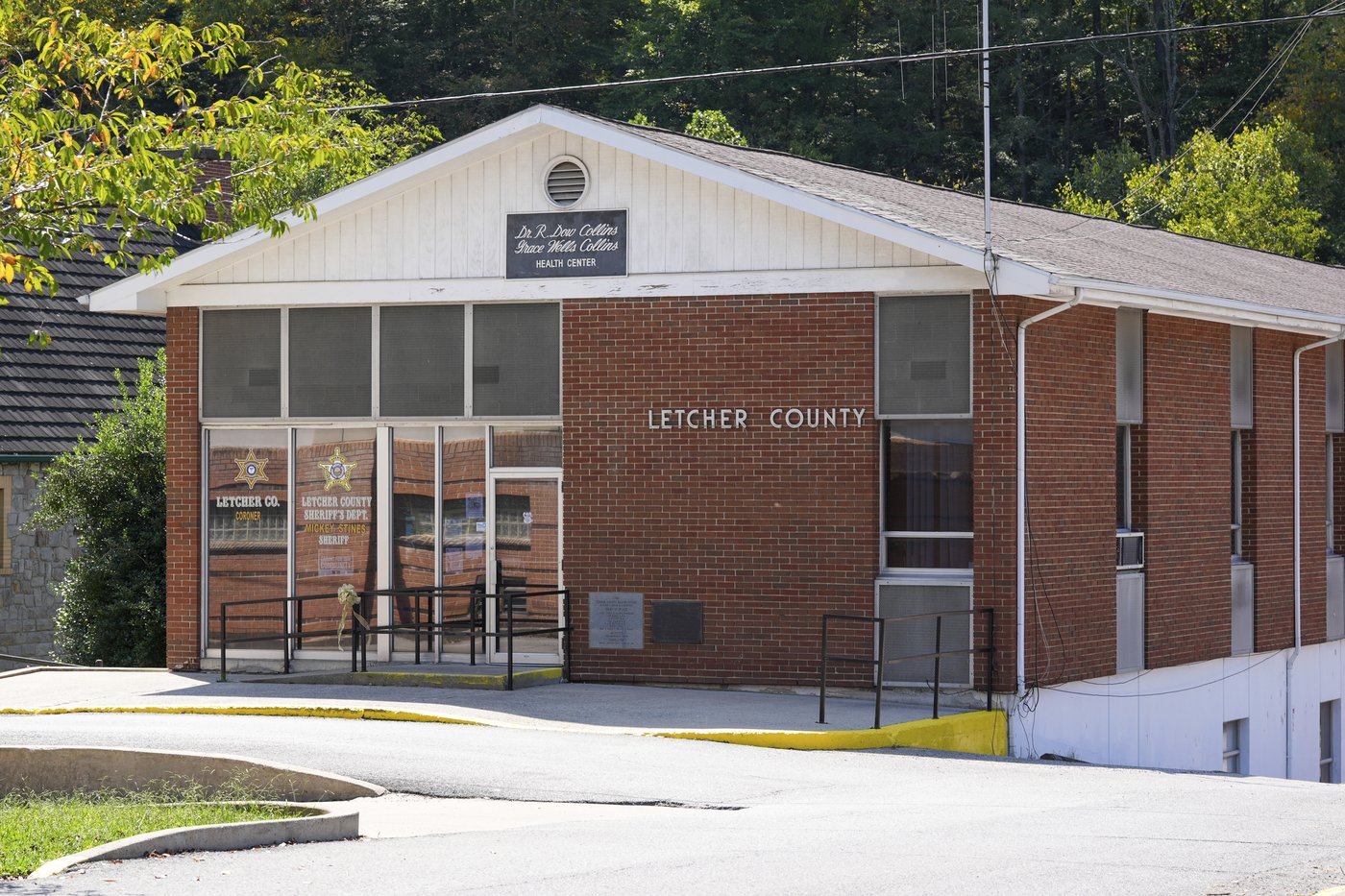 Tiny Kentucky town is rocked as their sheriff is jailed in the killing of a prominent judge | iNFOnews.ca