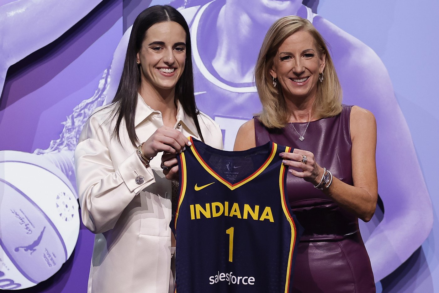 Caitlin Clark honored as AP Female Athlete of the Year following her impact on women's sports | iNFOnews.ca Caitlin Clark honored as AP Female Athlete of the Year following her impact on women's sports | iNFOnews.ca