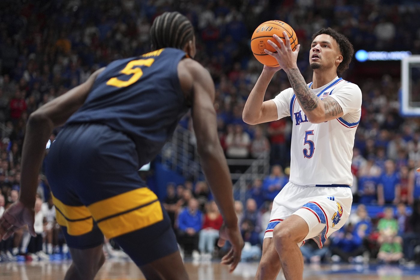Javon Small hits go-ahead FT with 1.8 seconds left, sending West Virginia to 62-61 win over No. 7 KU | iNFOnews.ca Javon Small hits go-ahead FT with 1.8 seconds left, sending West Virginia to 62-61 win over No. 7 KU | iNFOnews.ca
