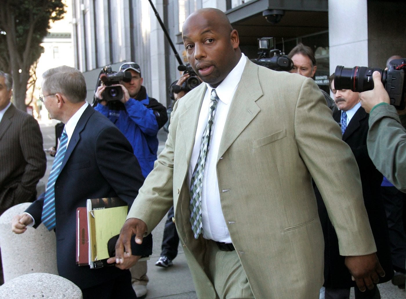 Ex-49er Dana Stubblefield to remain in prison for now after judge denies bail ruling | iNFOnews.ca