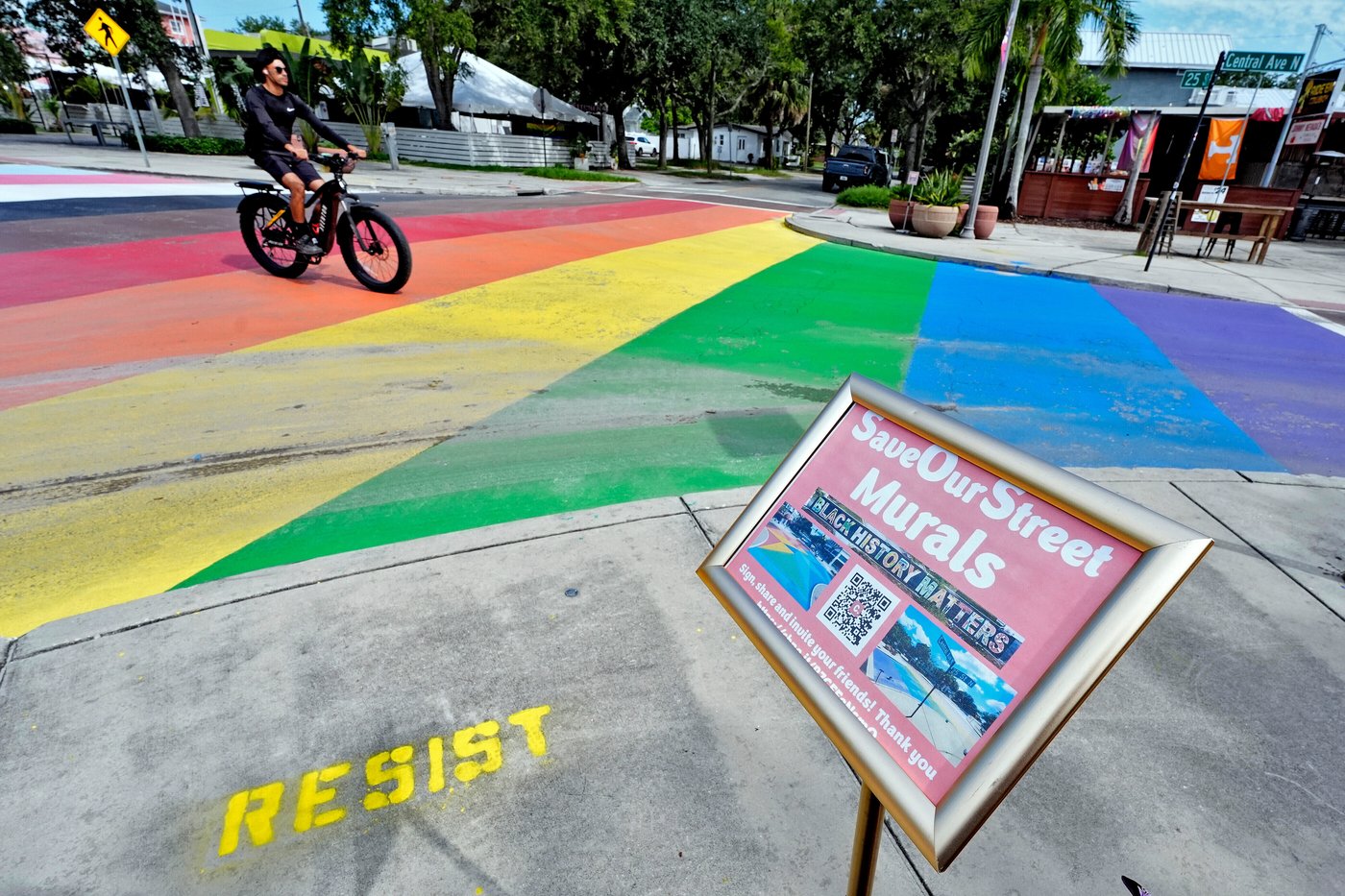 St. Petersburg delays vote on flags for LGBTQ+ and Black communities after DeSantis erases murals | iNFOnews.ca St. Petersburg delays vote on flags for LGBTQ+ and Black communities after DeSantis erases murals | iNFOnews.ca