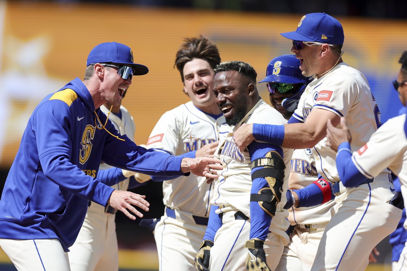 Arozarena's walk-off single gives Mariners 2-1 win over Twins | iNFOnews.ca Arozarena's walk-off single gives Mariners 2-1 win over Twins | iNFOnews.ca