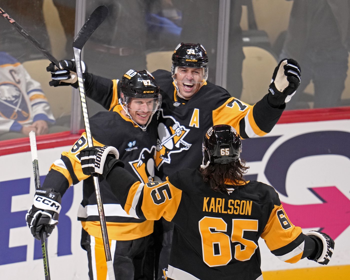 Crosby, Malkin lead Penguins past Sabres 6-5 in OT to cap milestone night | iNFOnews.ca