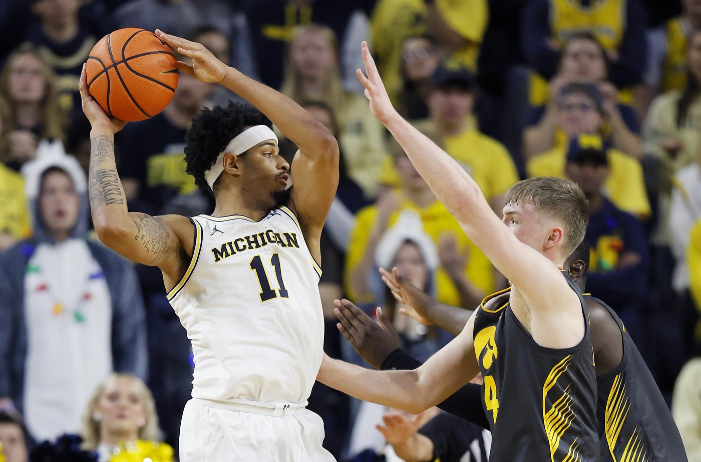 Gayle scores late to give Michigan 85-83 win over Iowa for Wolverines' 7th straight victory | iNFOnews.ca