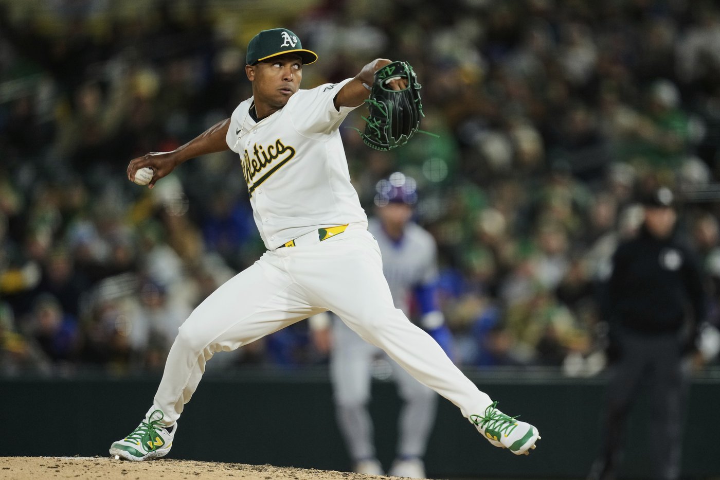 Athletics pitcher José Leclerc undergoes successful shoulder surgery | iNFOnews.ca