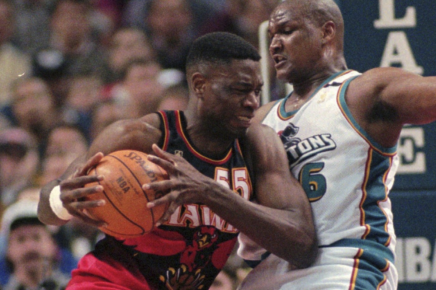 Dikembe Mutombo, a Hall of Fame player and tireless advocate, dies at 58 from brain cancer | iNFOnews.ca