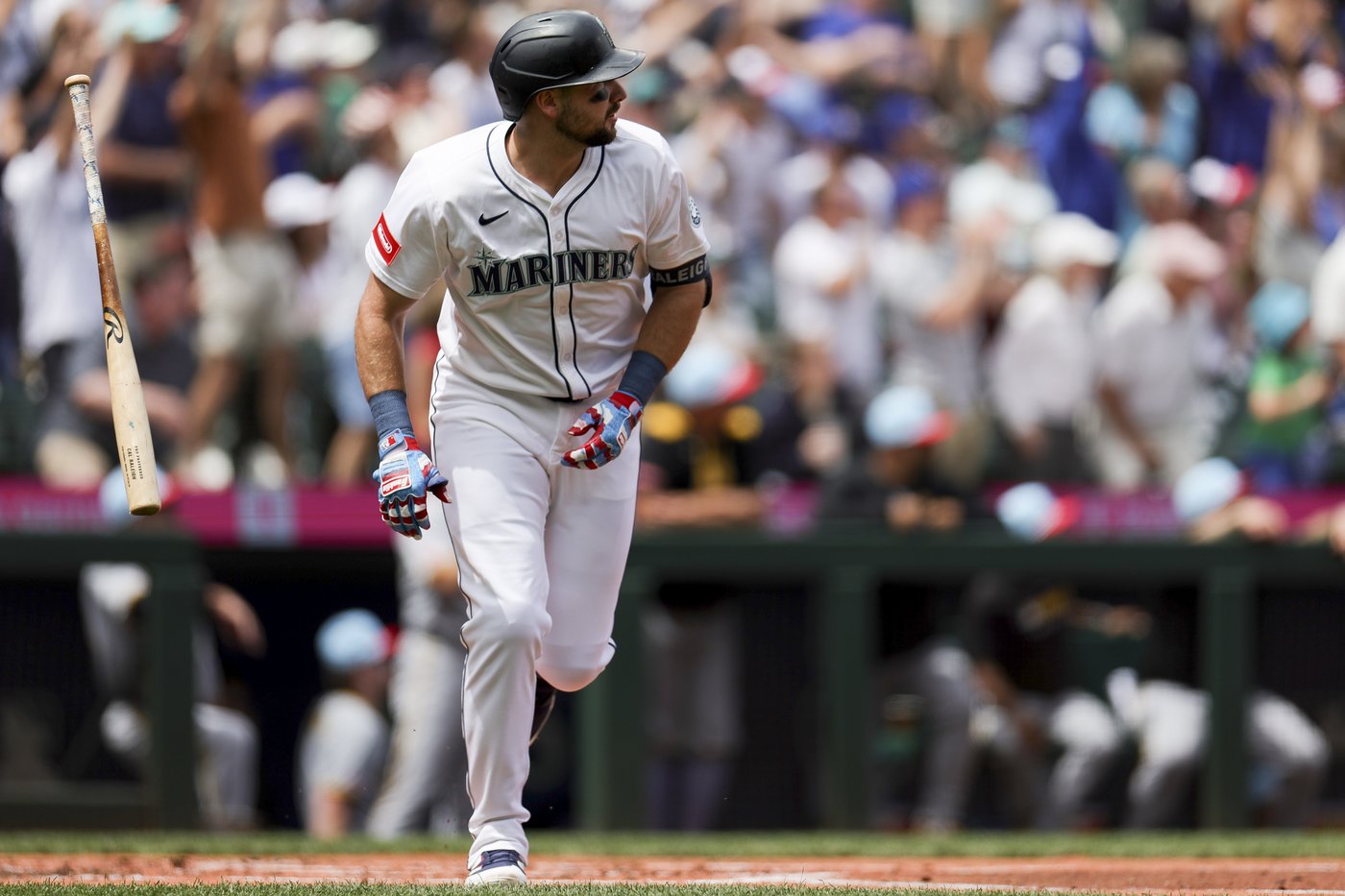 Raleigh hits Nos. 34 and 35 to match Griffey's Mariners record for HRs before All-Star break | iNFOnews.ca