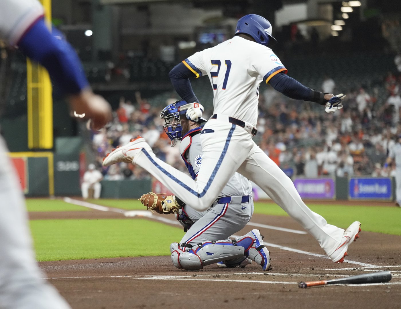 Astros' Yordan Alvarez out indefinitely with ankle sprain | iNFOnews.ca Astros' Yordan Alvarez out indefinitely with ankle sprain | iNFOnews.ca