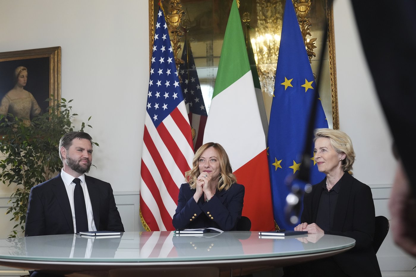 Italy's Meloni scores diplomatic win as 'bridge builder' by bringing US and EU to the same table | iNFOnews.ca Italy's Meloni scores diplomatic win as 'bridge builder' by bringing US and EU to the same table | iNFOnews.ca