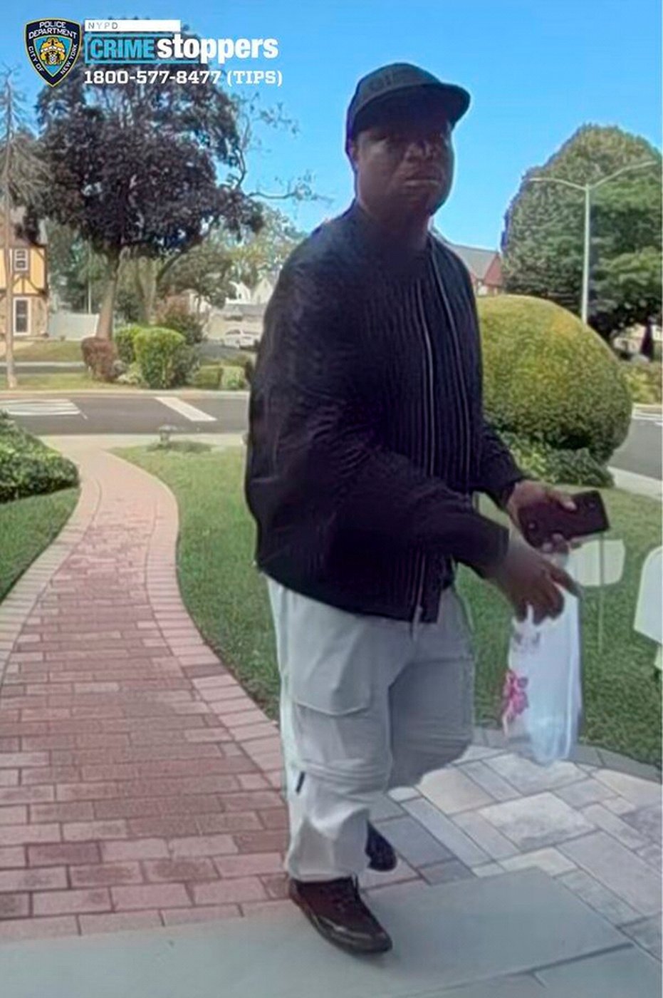 New York City police hunt for man suspected of killing elderly couple and burning their home | iNFOnews.ca