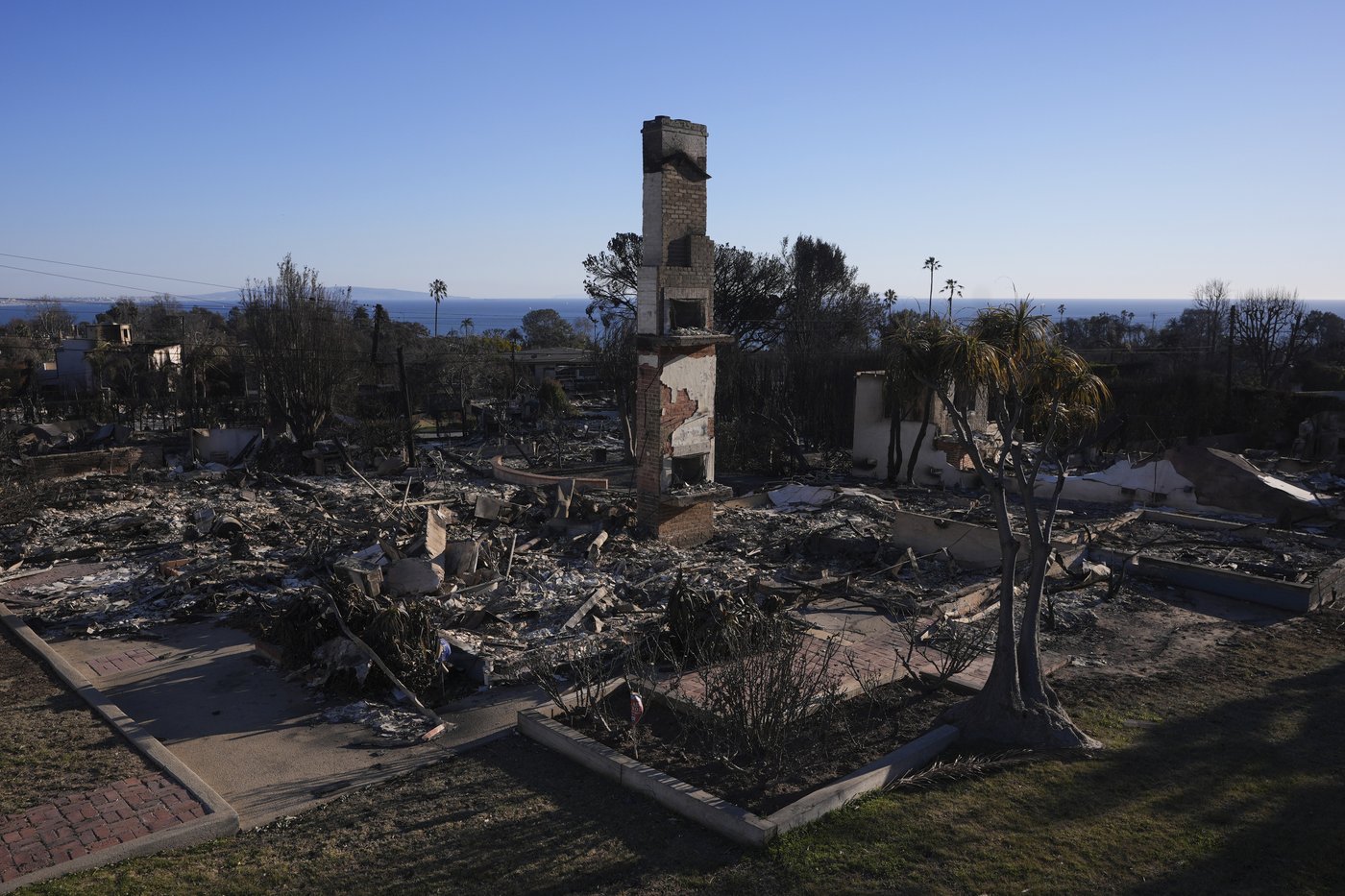 PHOTO COLLECTION: California Wildfires Palisades Fire | iNFOnews.ca