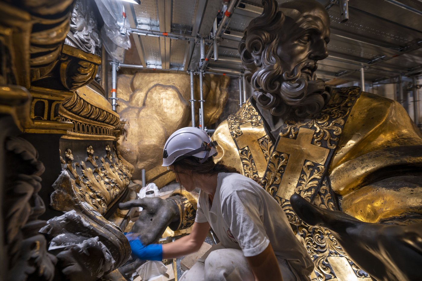 Restorers complete work on the canopy covering St. Peter's main altar ahead of the 2025 Jubilee | iNFOnews.ca